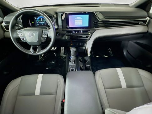 Used 2025 Toyota Camry SE FWD image 27