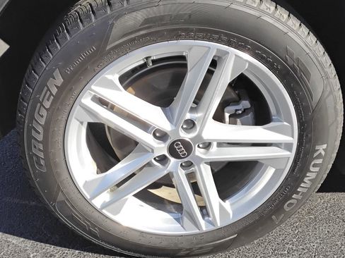 Certified 2025 Audi Q5 e Premium Plus w/ Premium Plus Package image 11