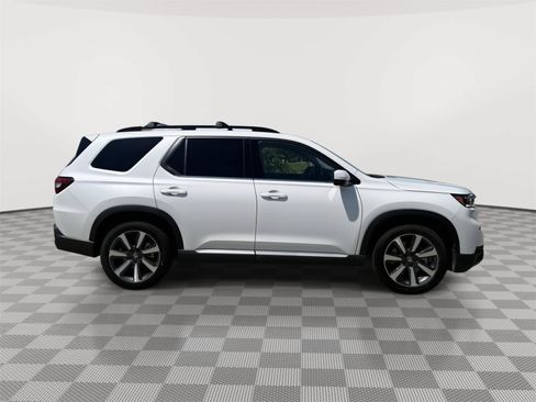 Used 2025 Honda Pilot Touring image 7