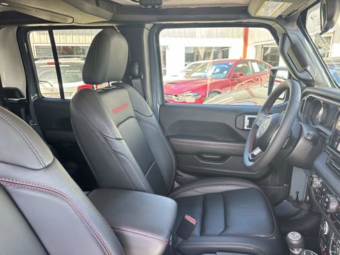 Used 2024 Jeep Gladiator Rubicon w/ Convenience Group image 10