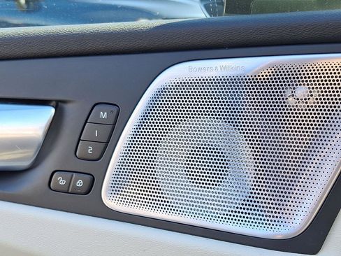 Certified 2024 Volvo XC60 B5 Ultimate w/ Protection Package Premier image 25