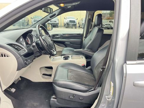 Used 2020 Dodge Grand Caravan SXT image 22