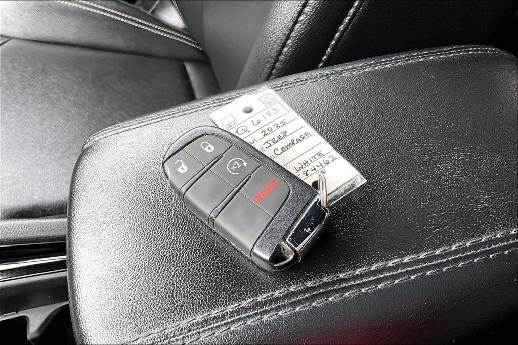 Used 2025 Jeep Compass Limited AWD/4WD image 11