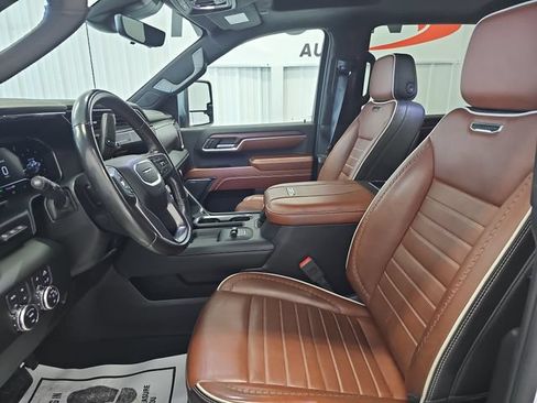 Used 2024 GMC Sierra 3500 Denali Ultimate AWD/4WD image 9