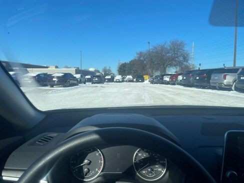 Used 2025 Nissan Altima 2.5 SV image 34