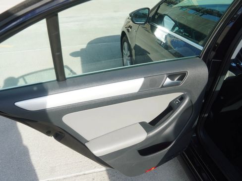 Used 2014 Volkswagen Jetta SEL image 25