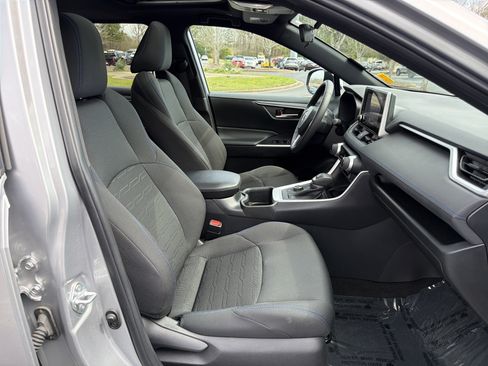 Used 2024 Toyota RAV4 SE w/ Convenience Package image 13