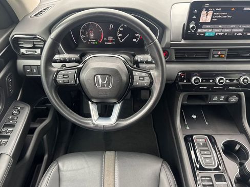 Certified 2025 Honda Pilot EX-L image 16