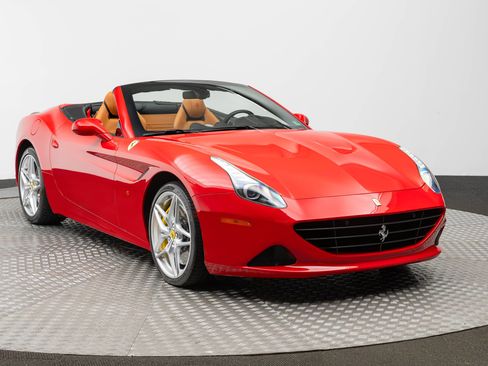 Certified 2016 Ferrari California T RWD image 11