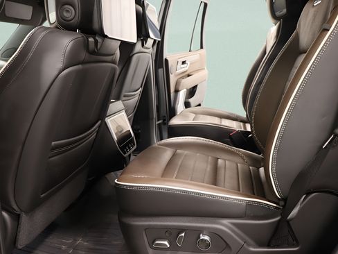 Used 2025 GMC Yukon Denali Ultimate AWD/4WD image 29
