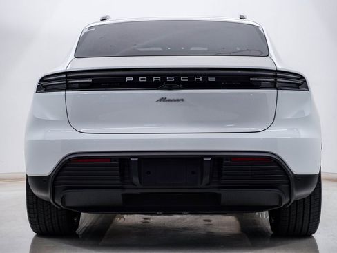 Certified 2025 Porsche Macan Electric image 10
