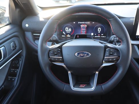 Used 2025 Ford Explorer ST image 16