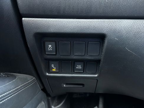 Used 2020 Nissan Pathfinder SV image 29