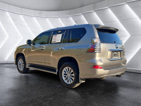 Used 2022 Lexus GX 460 Premium w/ Premium Package image 3
