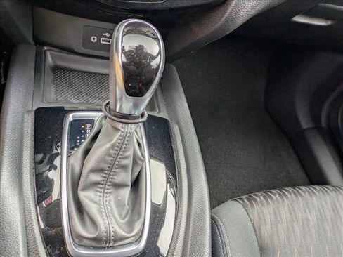 Used 2020 Nissan Rogue SV image 12