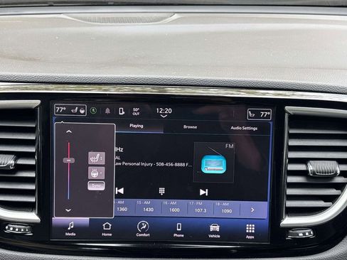 Used 2024 Chrysler Pacifica Touring-L FWD image 28