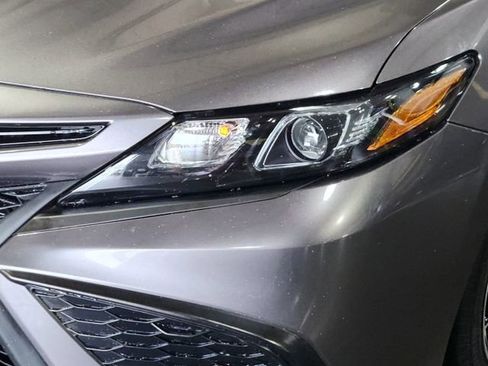 Used 2022 Toyota Camry SE FWD image 8