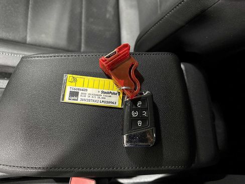Used 2020 Volkswagen Tiguan SEL AWD/4WD image 33
