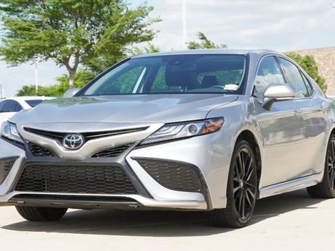 Used 2024 Toyota Camry XSE FWD image 3