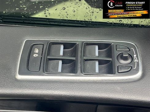 Used 2018 Jaguar F-PACE Premium image 30