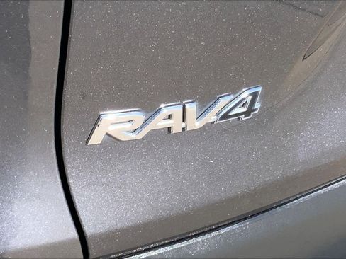 Used 2022 Toyota RAV4 XLE image 10