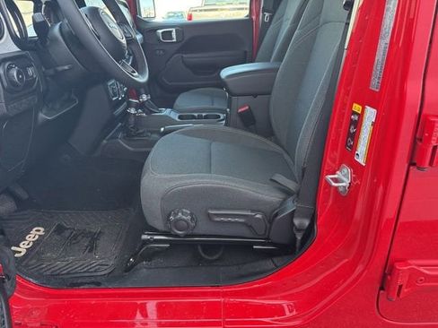 Used 2025 Jeep Wrangler Unlimited Sport AWD/4WD image 26