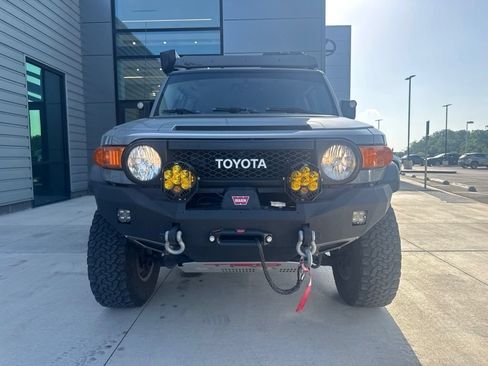Used 2014 Toyota FJ Cruiser 4WD w/ Upgrade Package image 9
