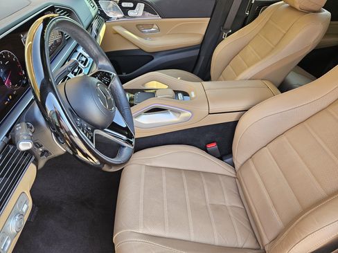 Used 2024 Mercedes-Benz GLS 580 4MATIC image 9