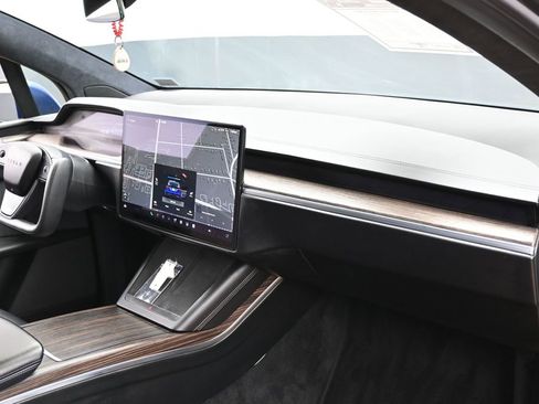 Used 2022 Tesla Model X image 40