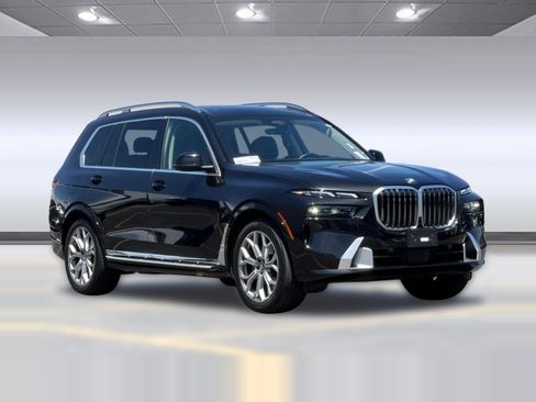 Used 2025 BMW X7 xDrive40i AWD/4WD image 6