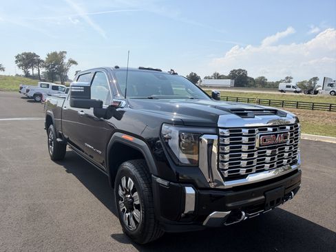 Used 2025 GMC Sierra 2500 Denali w/ Denali Reserve Package AWD/4WD image 3