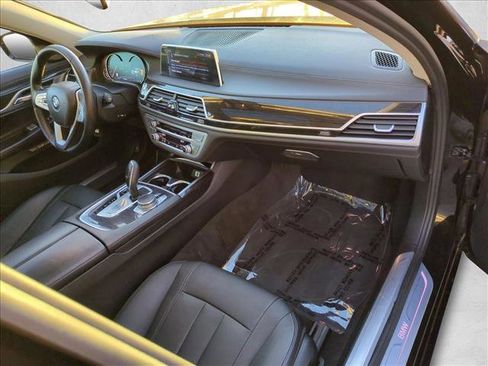 Used 2017 BMW 740i image 24