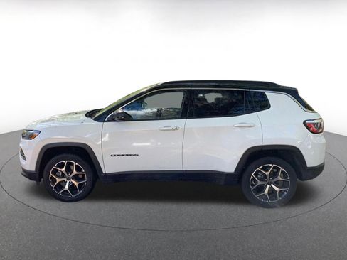 Used 2025 Jeep Compass Limited image 4
