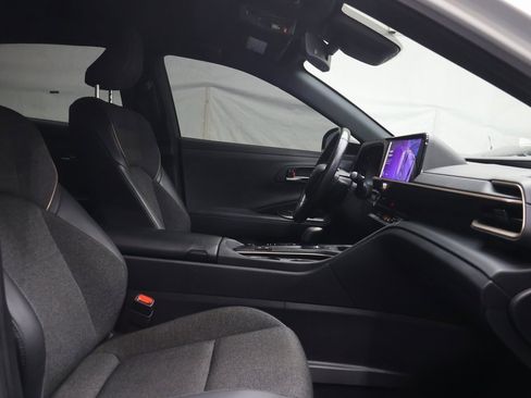 Used 2023 Toyota Crown XLE image 10