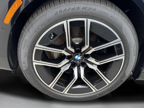 Used 2025 BMW i7 xDrive60 w/ Premium Package AWD/4WD image 33