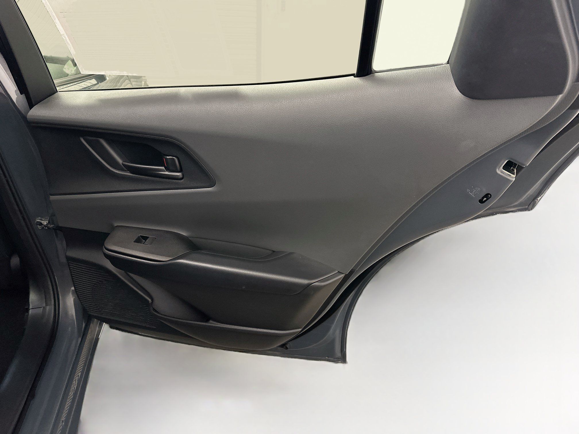 Used 2025 Toyota Prius LE FWD image 31