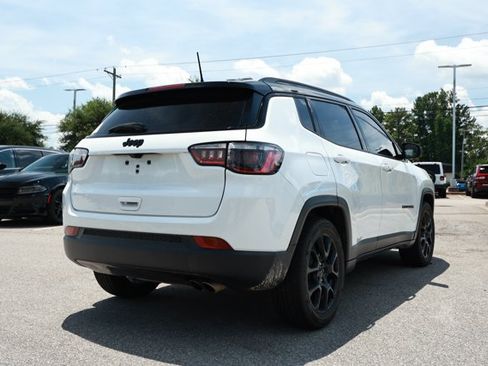 Used 2022 Jeep Compass Latitude FWD image 4