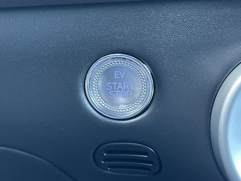 Used 2023 Genesis GV60 Advanced image 24