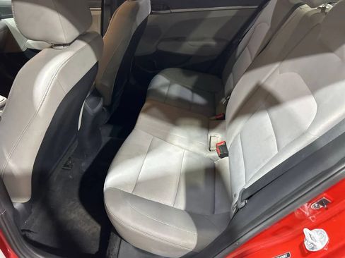 Used 2018 Hyundai Elantra SE image 25