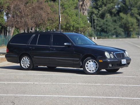 Used 2000 Mercedes-Benz E 320 4MATIC Wagon image 5