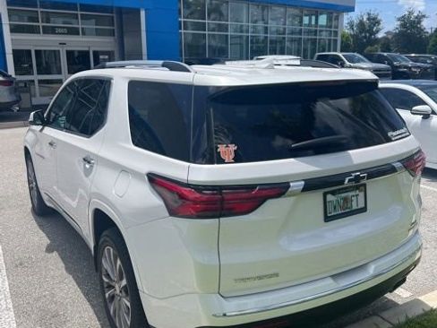 Used 2023 Chevrolet Traverse Premier FWD image 4