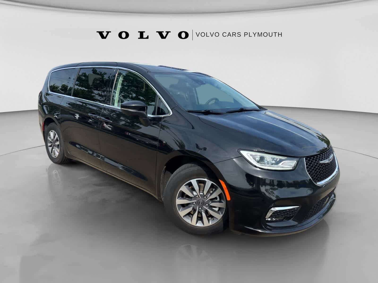 Used 2023 Chrysler Pacifica Touring-L FWD image 1