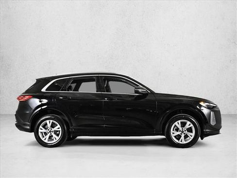 Certified 2025 Audi Q5 Premium w/ Convenience Package AWD/4WD image 4