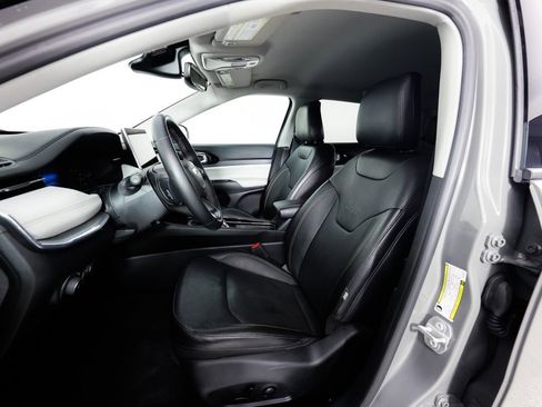 Used 2022 Jeep Compass Limited image 22