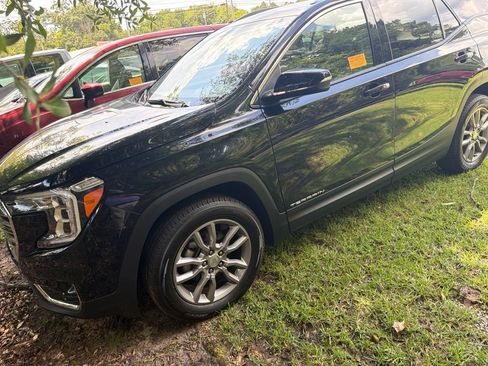 Used 2024 GMC Terrain SLT AWD/4WD image 1