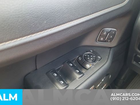 Used 2024 Ford Expedition XLT AWD/4WD image 32