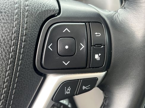 Used 2019 Toyota Highlander XLE image 35