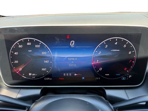 Used 2025 Mercedes-Benz GLC 300 4MATIC image 13