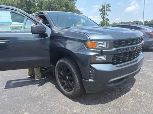 Used 2019 Chevrolet Silverado 1500 Custom w/ Custom Value Package AWD/4WD image 3