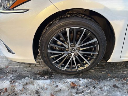 Used 2023 Lexus ES 350 w/ Premium Package image 5